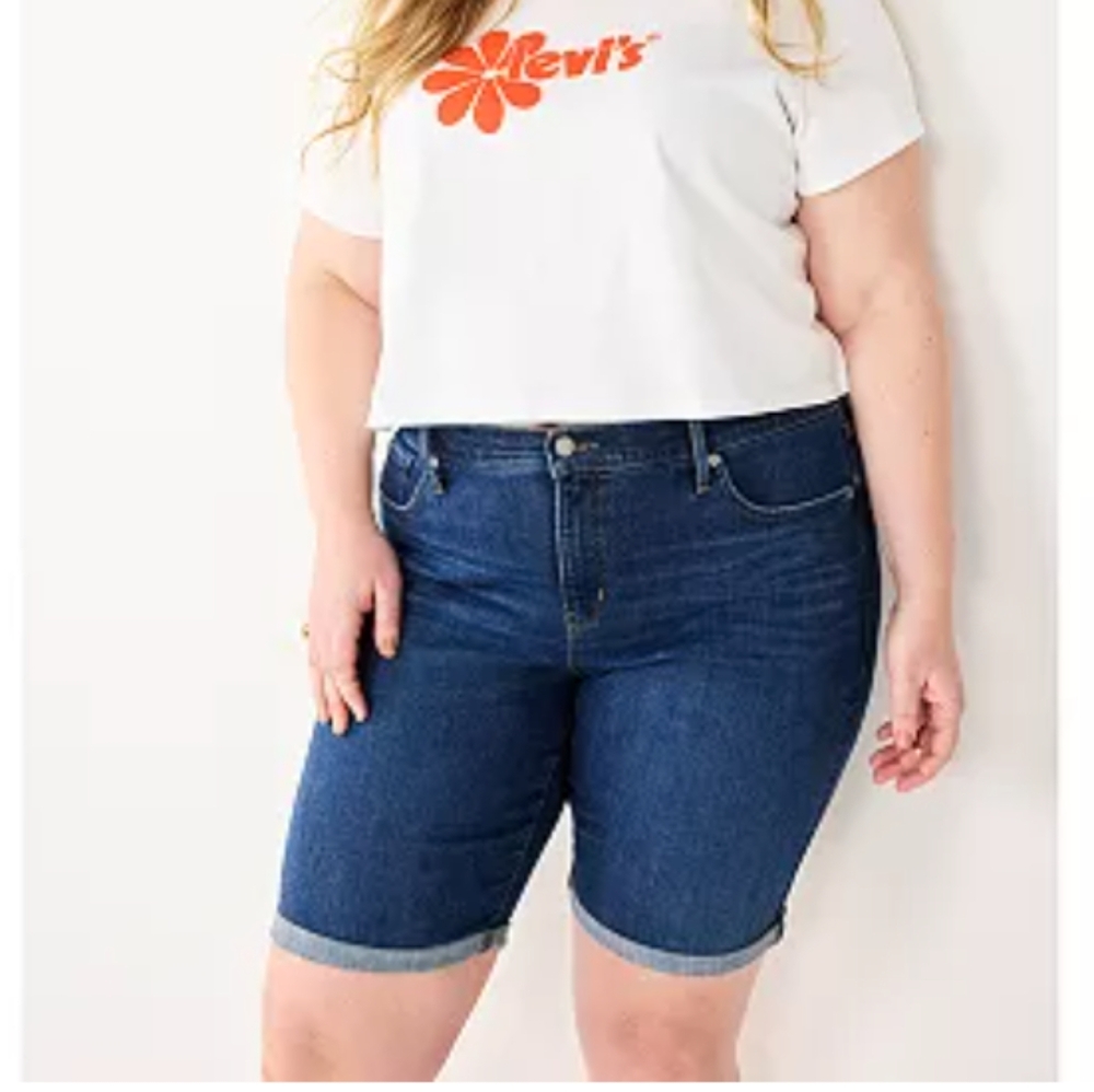 EUC Levi's® Shaping Bermuda Shorts